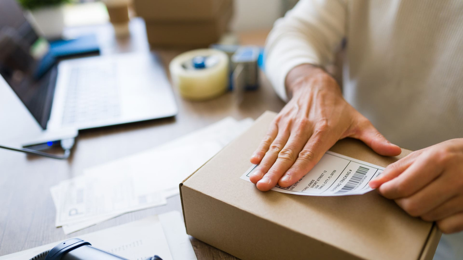 Logistyka dla e-commerce: Kluczowe aspekty i wyzwania