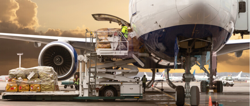 Branża lotnicza wciąż walczy z koronakryzysem. IATA podsumowała wrzesień na rynku cargo